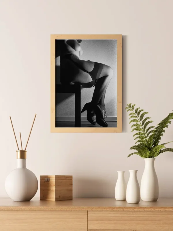 Stockings - Svartvit poster - Fine Art Nude - Ramexempel