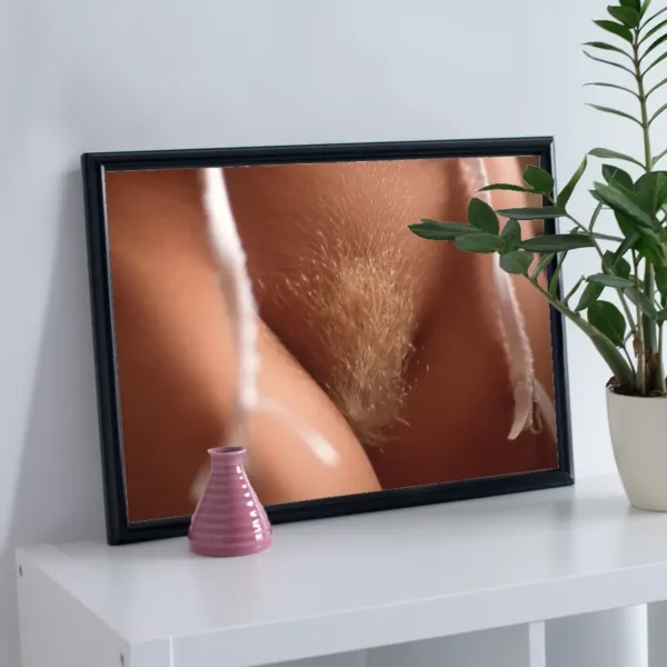 En Äkta Blondin - Poster - Fine Art Nude - Ramexempel