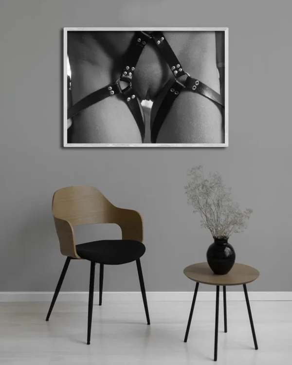 Shaved In A Leather Harness - Poster - Fine Art Nude - Ramexempel