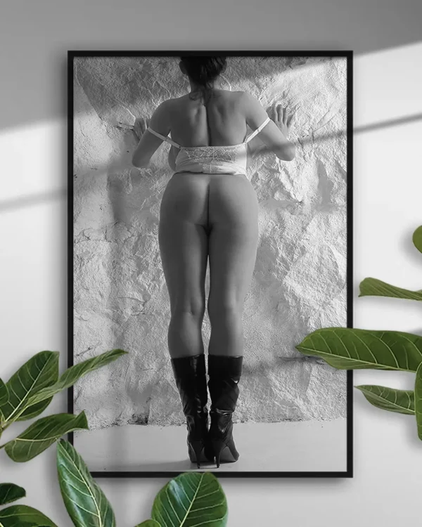 Up Against The Wall - Poster - Fine Art Nude - Ramexempel