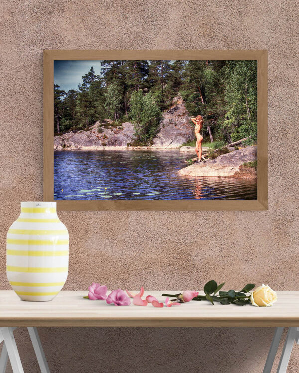 Nakenbad vid sjön – Poster - Poster - Fine Art Nude - Ramexempel