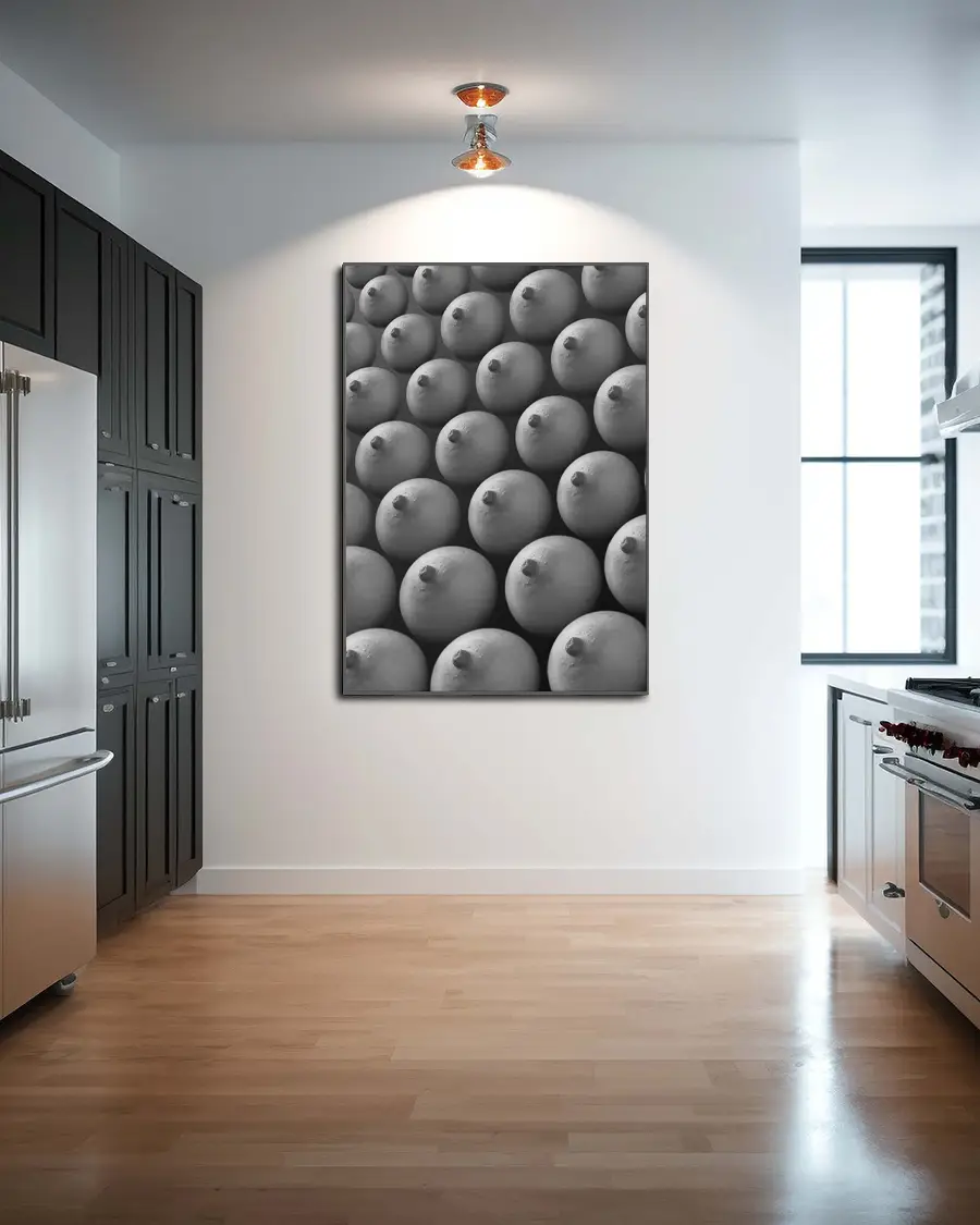 Nybakade Frallor - Poster - Abstrakt konst. Ett bildmontage i svartvitt med en mängd kvinnobröst som ser ut som nybakade frallor på en bakplåt - Ramexempel